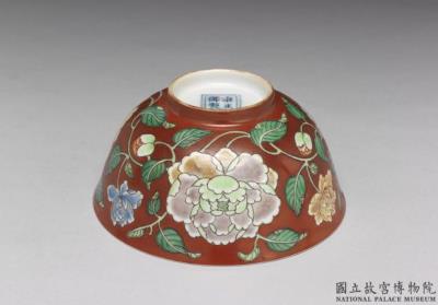 图片[3]-Bowl with peony in red ground of yangcai painted enamels, Qing dynasty, Yongzheng reign 1723-1735-China Archive